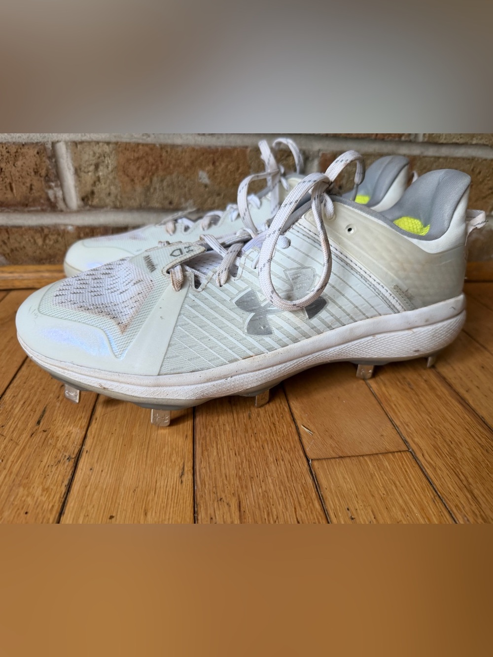 Men’s size 8.5 Under Armour White and Gray Men's Athletic Metal Cleats